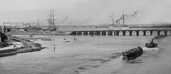 barge being towed by Paddle Steamer photo Fremantle Library